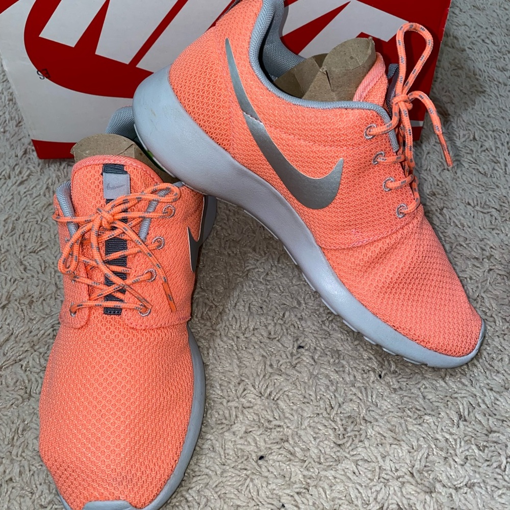 WMNS NIKE ROSHERUN